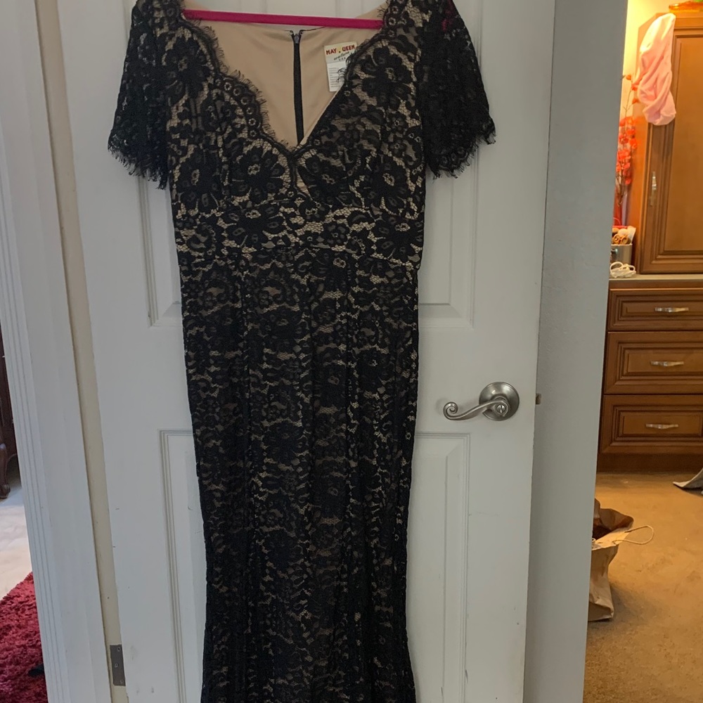 Stunning black lace retro gown